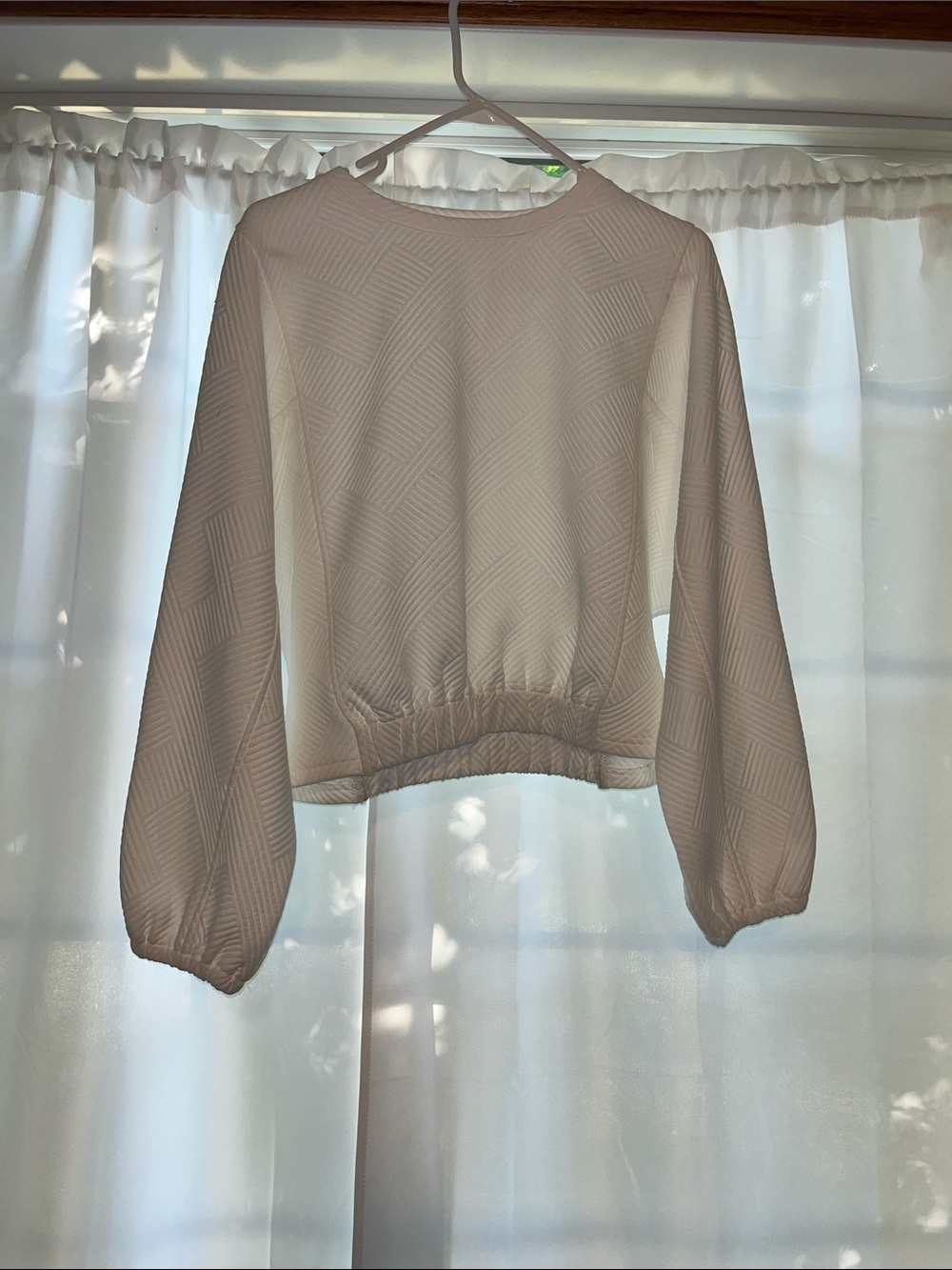 Women's Cream Textured Long-Sleeve Cropped Pullover